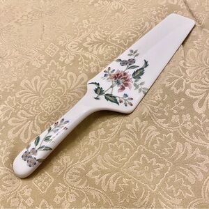 Andrea By Sadek White Porcelain Pie/Cake server